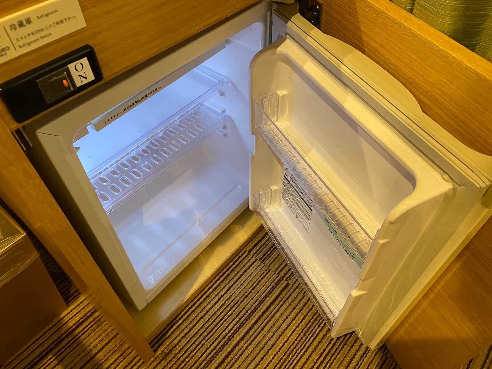 カンデオホテルズ大阪なんば　客室　冷蔵庫