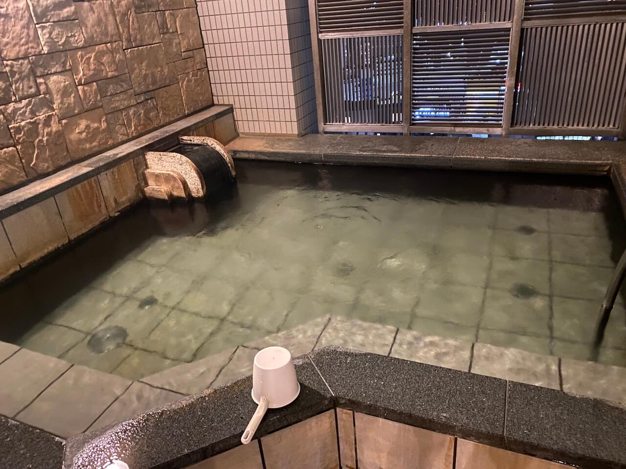 ホテルモントレラスール大阪　露天風呂　外気浴